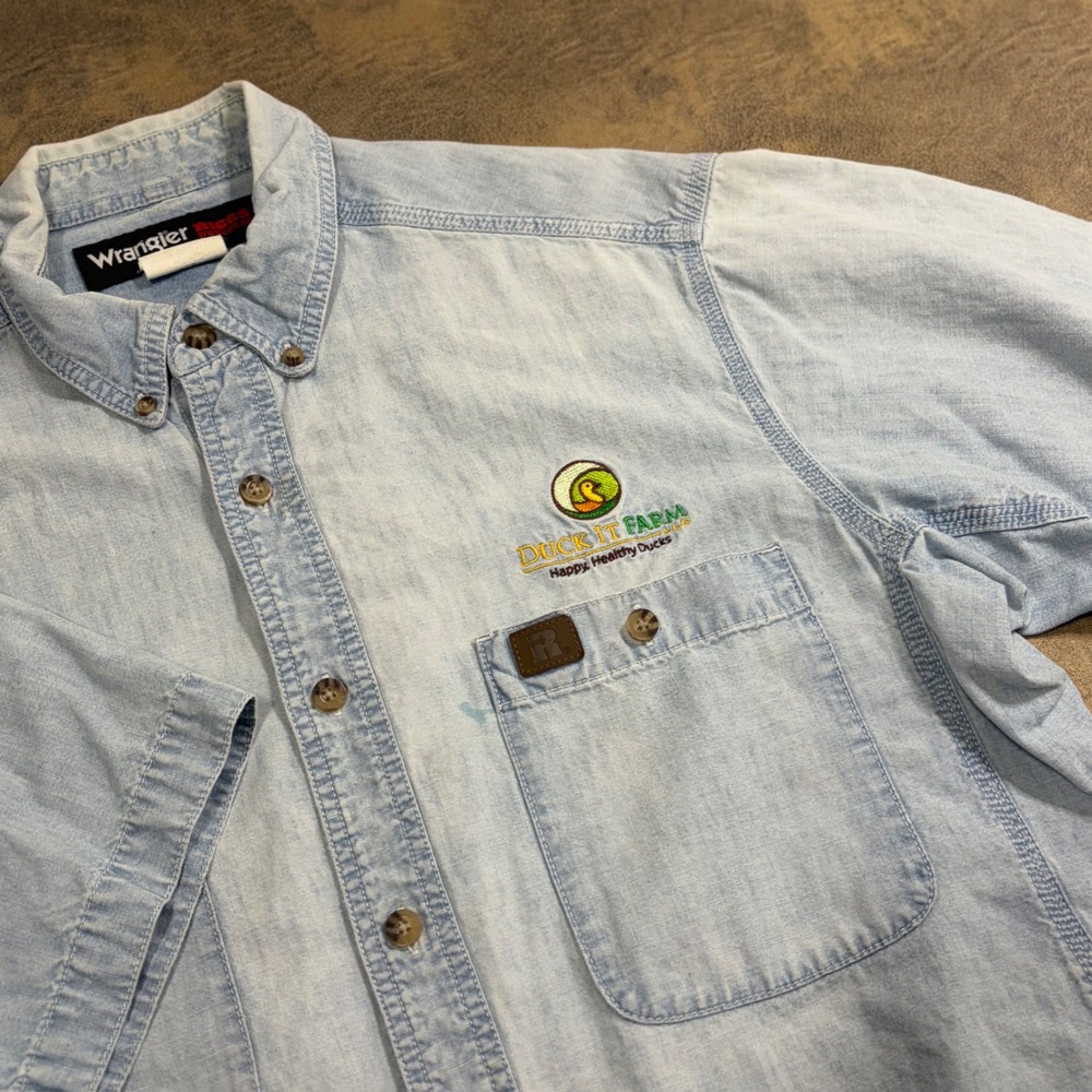 Wrangler Button Down Shirt Mens Large Blue Duck It Farm Riggs Workwear 3W531BL